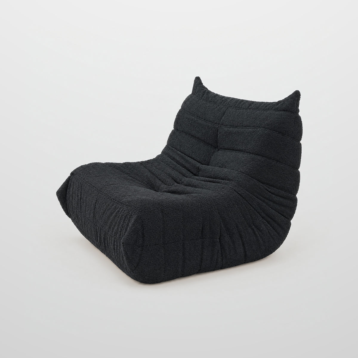 Dune, fauteuil lounge bas en velours effet nuage, coloris noir, sur fond neutre